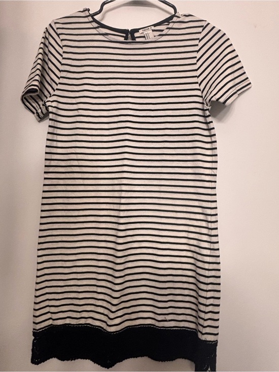 Forever 21 Dresses & Skirts - Forever 21 Black & White Striped Short Sleeve Shift Dress with Lace Trim